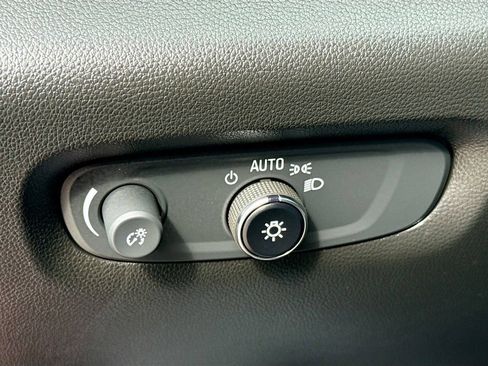 Used 2022 Chevrolet Traverse LT image 27