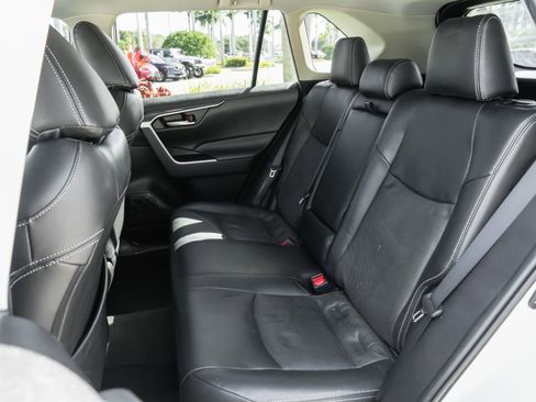 Used 2020 Toyota RAV4 XLE image 18