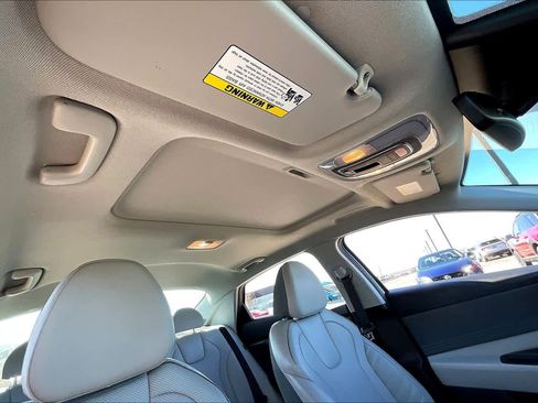 Used 2024 Hyundai Elantra Limited image 12