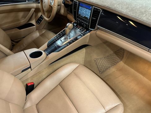 Used 2011 Porsche Panamera 4S image 32