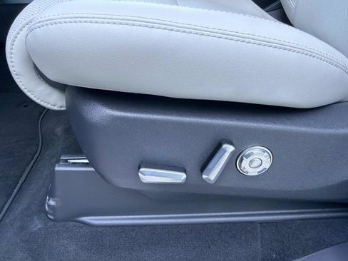 New 2026 Lincoln Navigator L Reserve AWD/4WD image 12