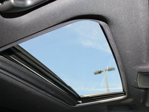 Used 2017 Toyota RAV4 SE image 6