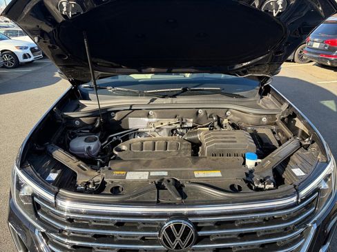 Used 2025 Volkswagen Atlas SEL image 16