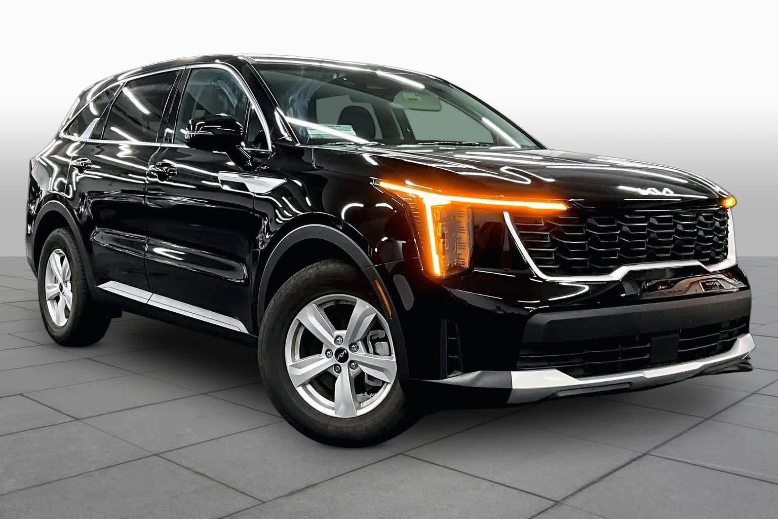 Used 2026 Kia Sorento LX FWD image 2