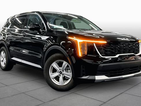 Used 2026 Kia Sorento LX FWD image 2
