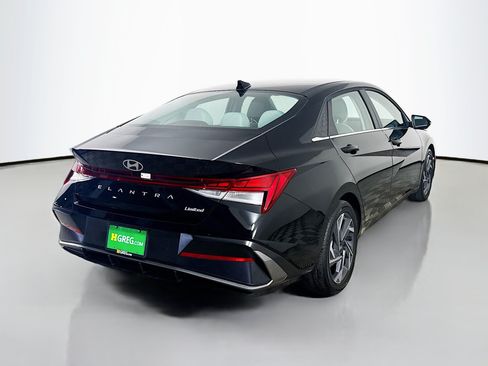 Used 2025 Hyundai Elantra Limited FWD image 10