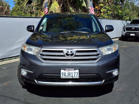 Used 2012 Toyota Highlander FWD image 2