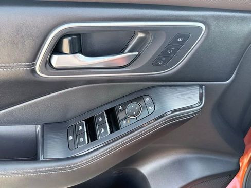 Used 2021 Nissan Rogue SL w/ Premium Package image 10