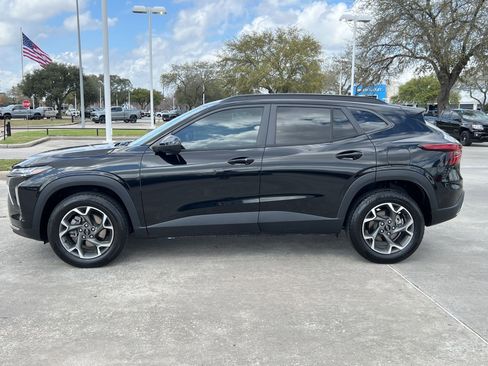 Certified 2024 Chevrolet Trax LT w/ Driver Confidence Package image 2