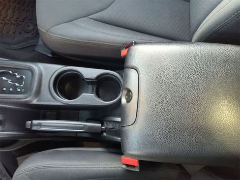 Used 2018 Jeep Wrangler Unlimited Sport S image 20