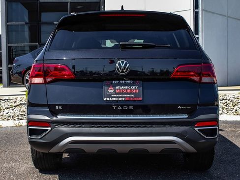 Used 2023 Volkswagen Taos SE w/ Panoramic Sunroof Package image 5