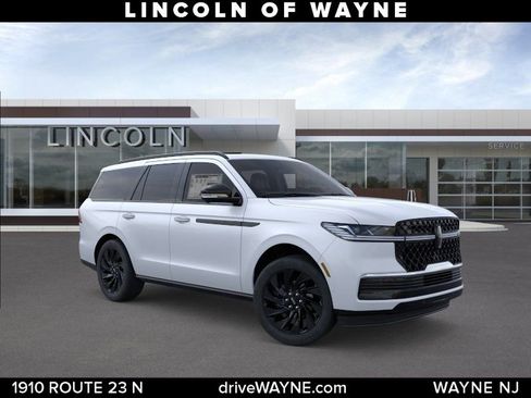 New 2025 Lincoln Navigator Reserve w/ Jet Appearance Package AWD/4WD image 8