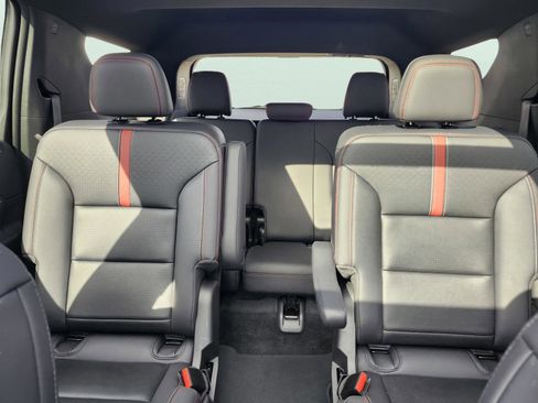 Used 2025 Chevrolet Traverse RS image 29