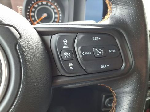 Used 2024 Jeep Gladiator Mojave image 25