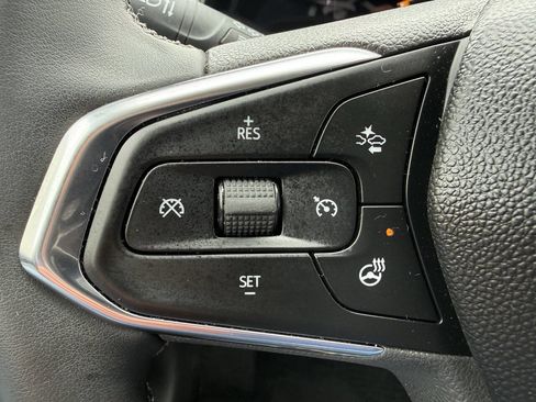 Used 2024 Chevrolet Trax LT w/ Driver Confidence Package FWD image 20