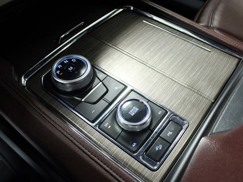 Used 2024 Ford Expedition Limited image 24