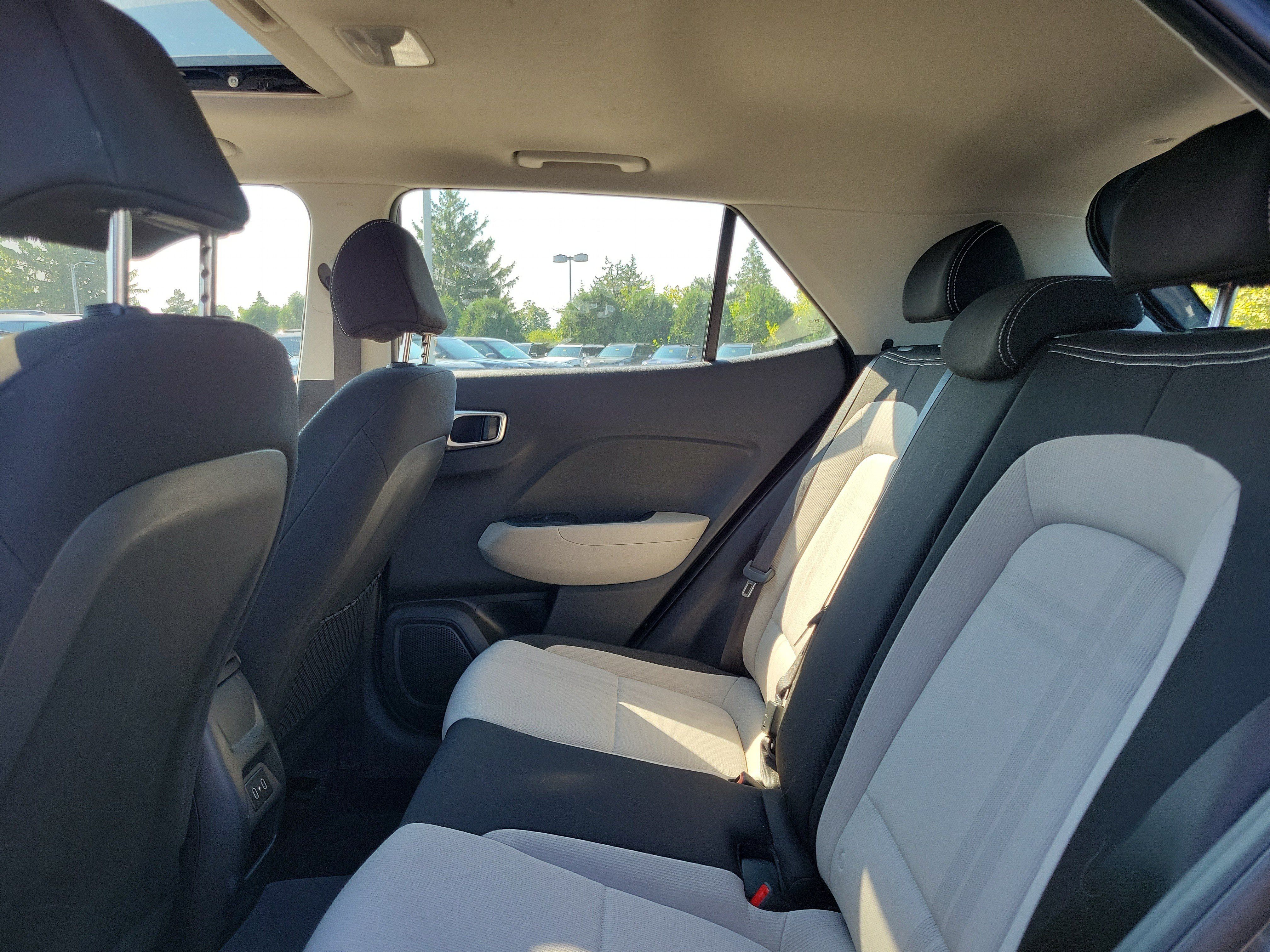 Used 2024 Hyundai Venue SEL FWD image 11