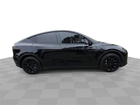 Used 2021 Tesla Model Y Long Range image 9