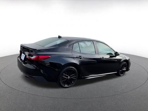 Used 2025 Toyota Camry SE image 13