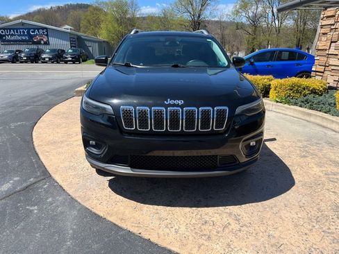 Used 2019 Jeep Cherokee Latitude Plus w/ Cold Weather Group AWD/4WD image 2