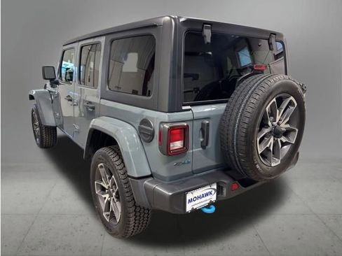 Used 2024 Jeep Wrangler Unlimited w/ Convenience Group AWD/4WD image 3
