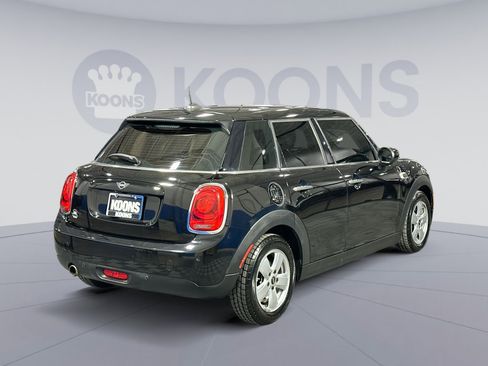 Used 2021 MINI Cooper 4-Door Hardtop image 7