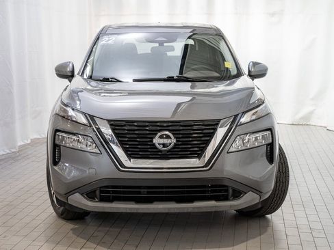 Used 2022 Nissan Rogue SV image 2