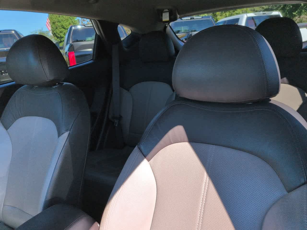 Used 2011 Hyundai Tucson Limited FWD image 8