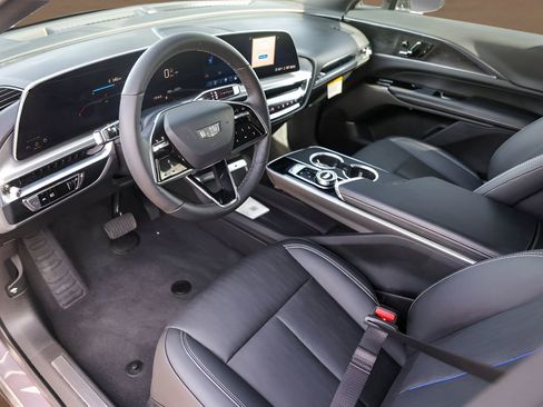 Used 2024 Cadillac Lyriq Sport image 10