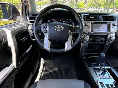 Used 2017 Toyota 4Runner SR5 Premium image 8