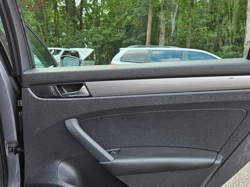 Used 2013 Volkswagen Passat S image 30