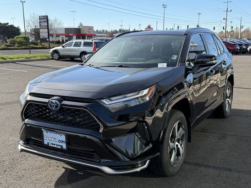 Used 2024 Toyota RAV4 SE image 4