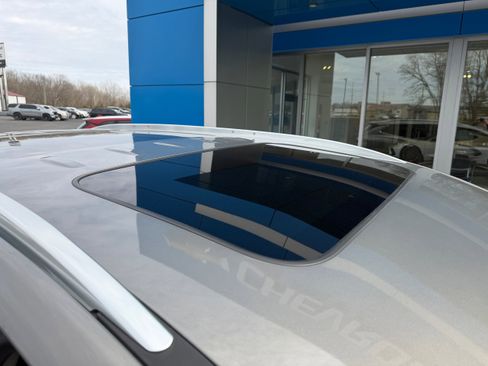 Used 2018 Buick Enclave Avenir w/ Avenir Technology Package image 6