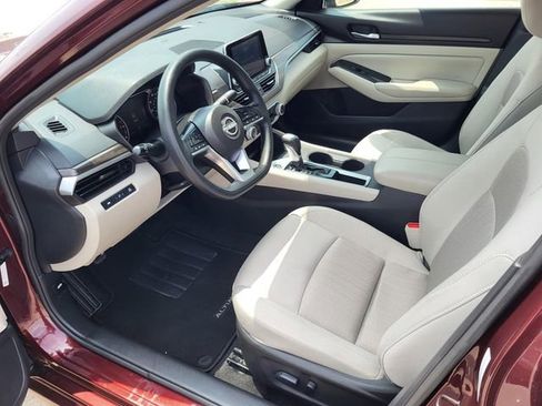 Used 2025 Nissan Altima 2.5 SV FWD image 4