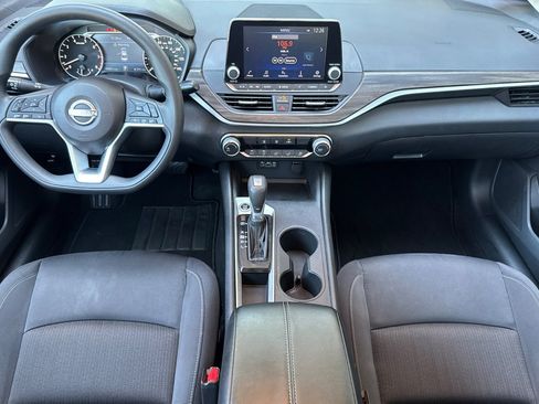 Used 2025 Nissan Altima 2.5 SV FWD image 16