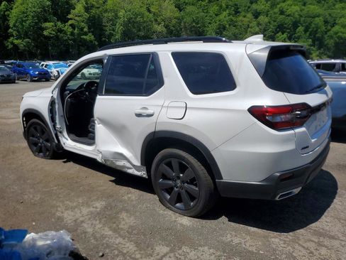 Used 2025 Honda Pilot Sport image 3