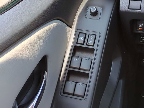 Used 2025 Nissan Frontier SV image 22