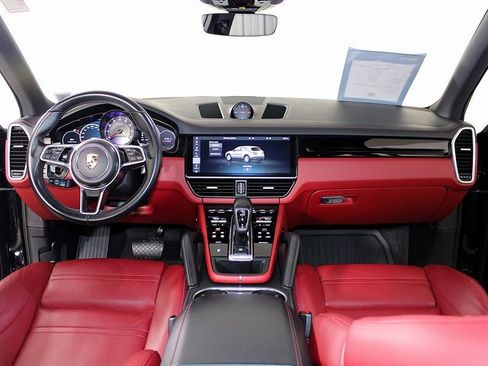 Used 2020 Porsche Cayenne image 16