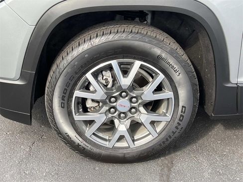 Certified 2023 GMC Acadia SLE w/ Driver Convenience Package image 9