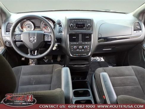 Used 2016 Dodge Grand Caravan SE FWD image 22
