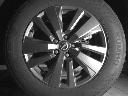 Used 2025 Nissan Pathfinder SV AWD/4WD image 14