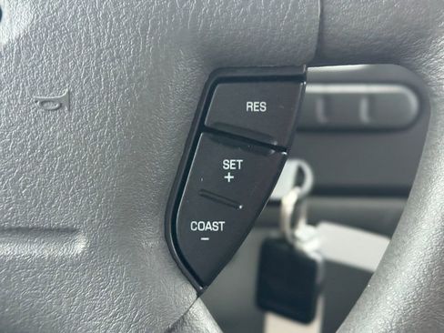 Used 2005 Ford Expedition XLT image 27