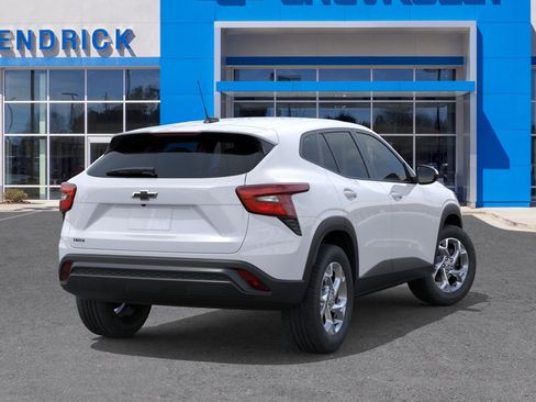 New 2026 Chevrolet Trax LS w/ LS Convenience Package FWD image 6