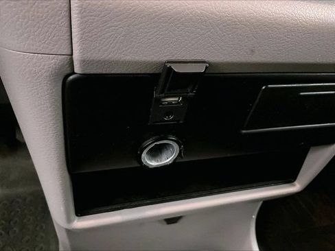 Used 2018 Toyota Sienna LE FWD image 33