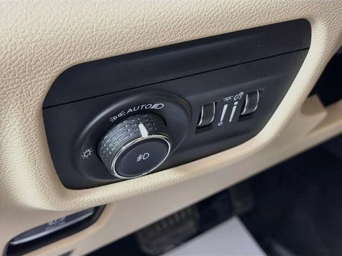 Used 2022 Jeep Grand Cherokee L Limited AWD/4WD image 10