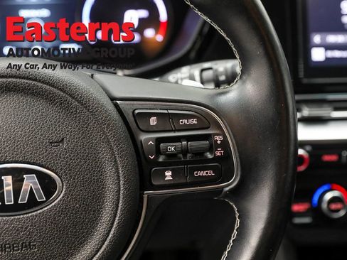 Used 2021 Kia Niro EX w/ Cold Weather Package image 16