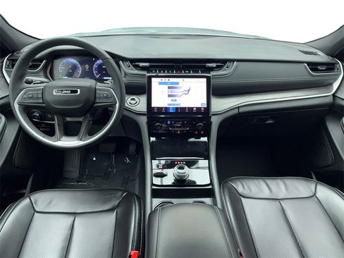 Used 2024 Jeep Grand Cherokee L Limited w/ Luxury Tech Group II image 17