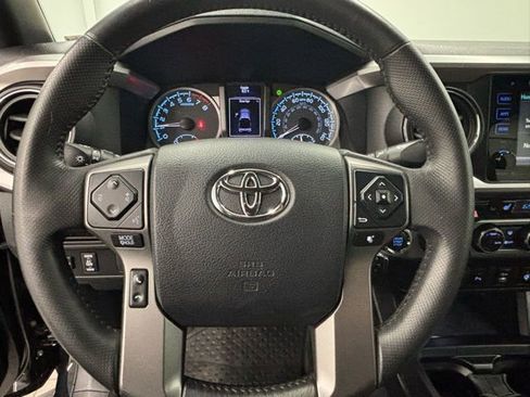 Used 2016 Toyota Tacoma Limited w/ Towing Package image 20