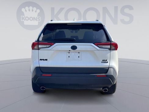 Used 2022 Toyota RAV4 XLE Premium image 5