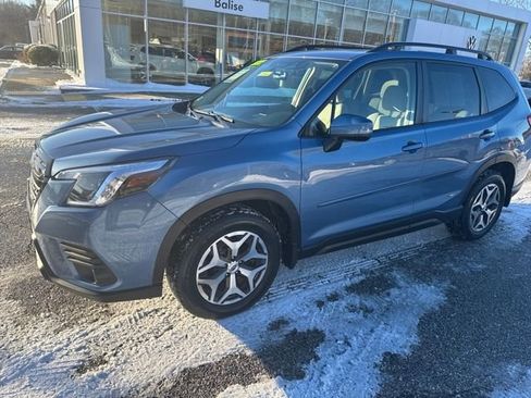 Used 2022 Subaru Forester Premium image 3